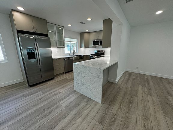 5th image of 431 N Alhambra Ave #2