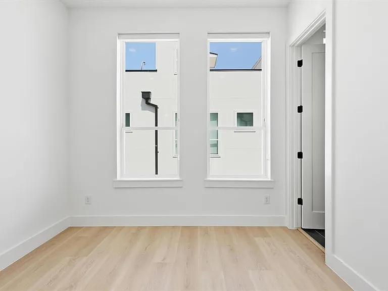 2015 California Dr #103 — Photo 22