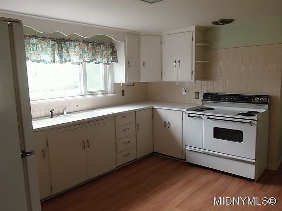 2nd image of 21 West Dr