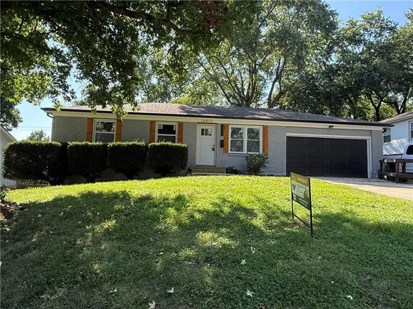 16917 E Cogan Rd, Independence, MO 64055
