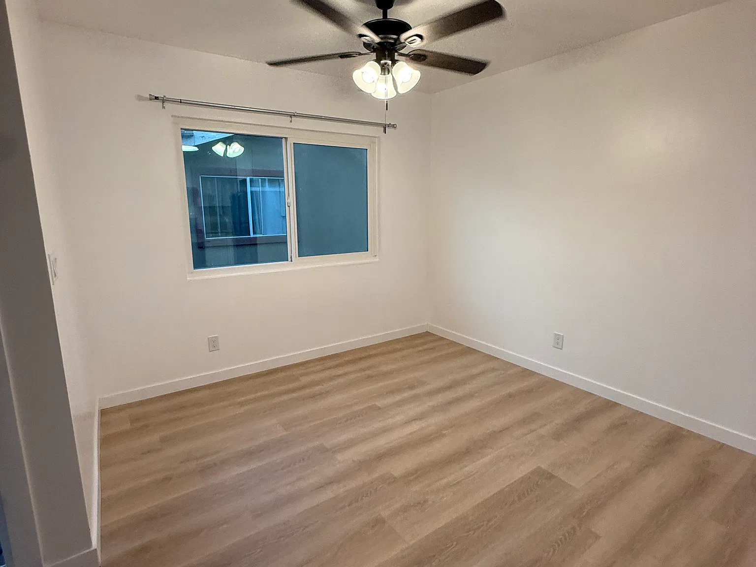 2 bed, 950 sqft, $2,700 — Photo 2