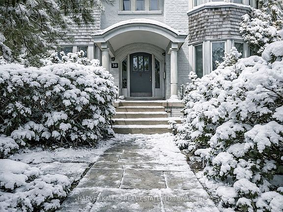 3rd image of 38 Dunvegan Rd