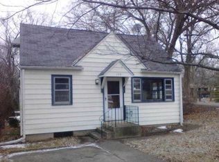 240 Channel Dr, Island Lake, IL 60042
