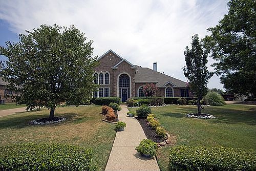 1st image of 306 Lakeside Ct