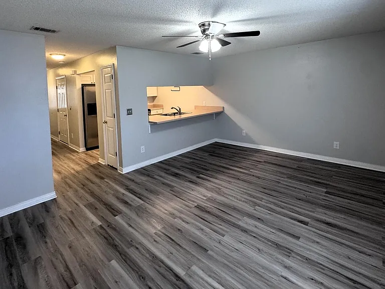 852 Dunwoody Pl — Photo 4