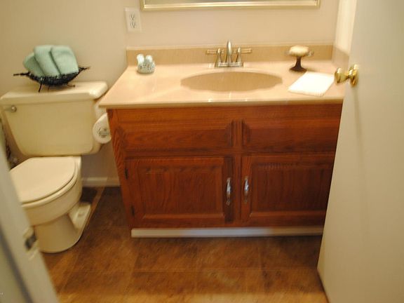 2nd image of 1B Penwood Dr #53