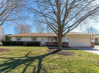 4961 Apollo Dr, Machesney Park, IL 61115