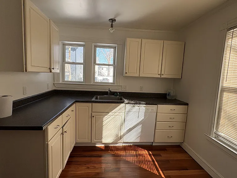 670 Main St — Photo 16