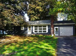 36 Tufa Glen Dr, Rochester, NY 14625
