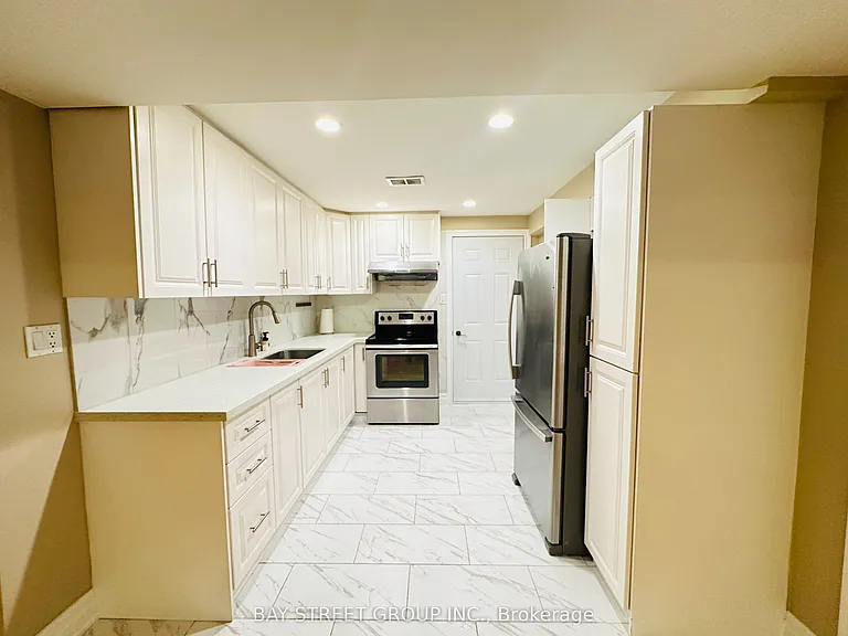 118 Fairglen Ave — Photo 29