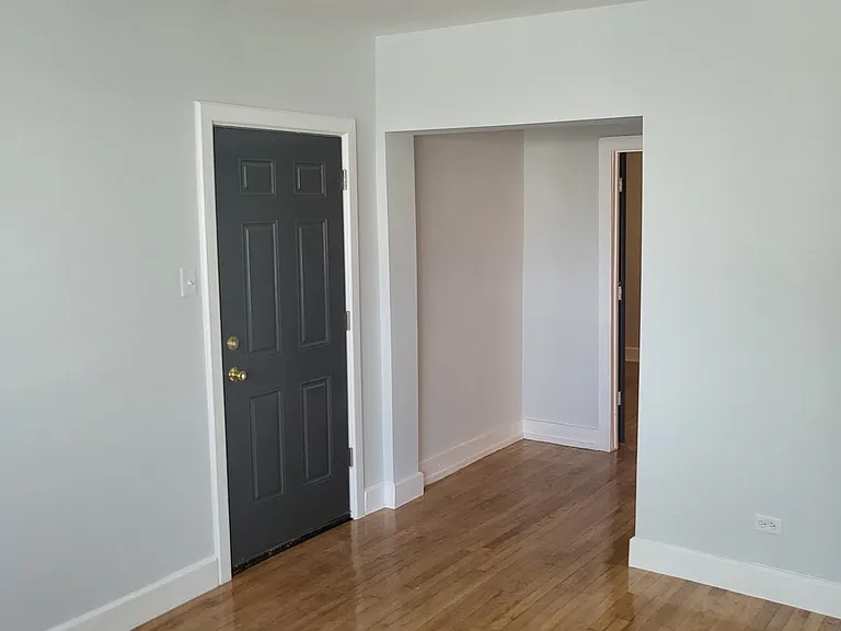 1421 W 78th St #3 — Photo 6