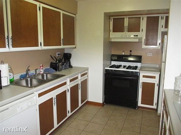 3rd image of 1840 W Highland Ave #E103