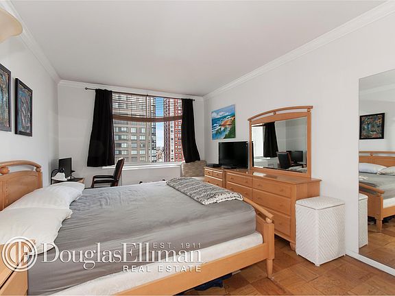 3rd image of 220 E 65th St APT 22K