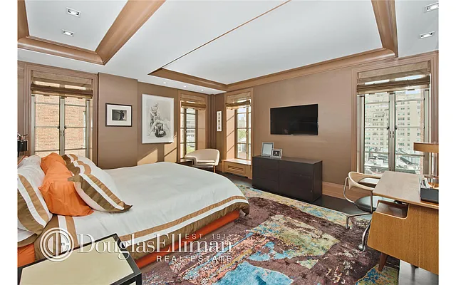 Sold by Douglas Elliman | media 16