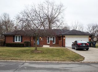 4009 Summit Ridge Dr, Greenwood, IN 46142