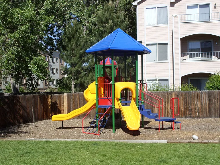 Allison Court Apartments — Photo 2