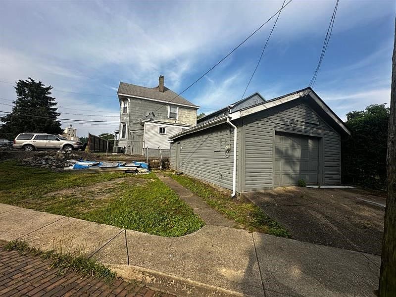 2nd image of 406 3rd Ave