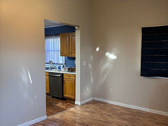 2nd image of 1409 Chalmers St