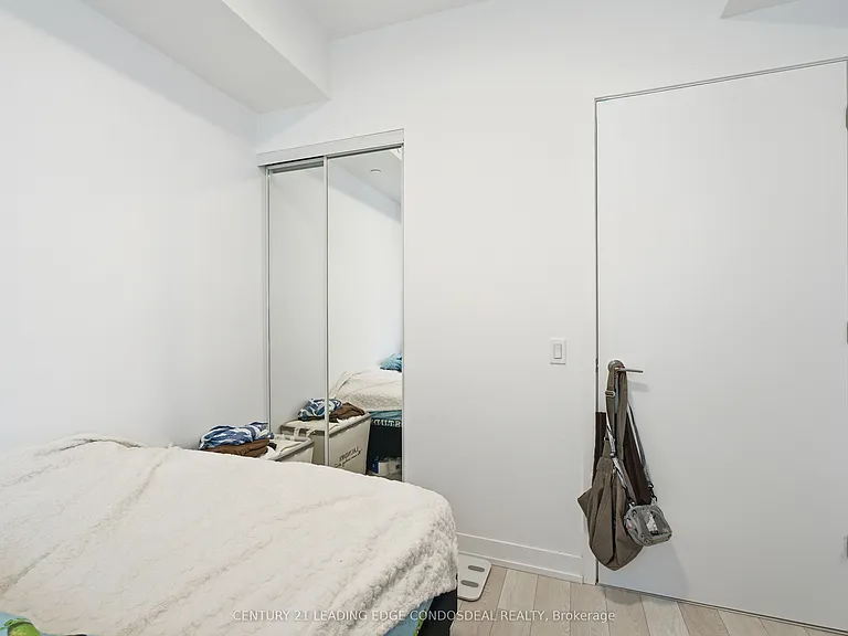 39 Roehampton Ave #807 — Photo 6