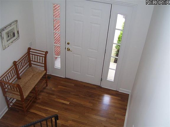2nd image of 2 Shaker Glen Ln