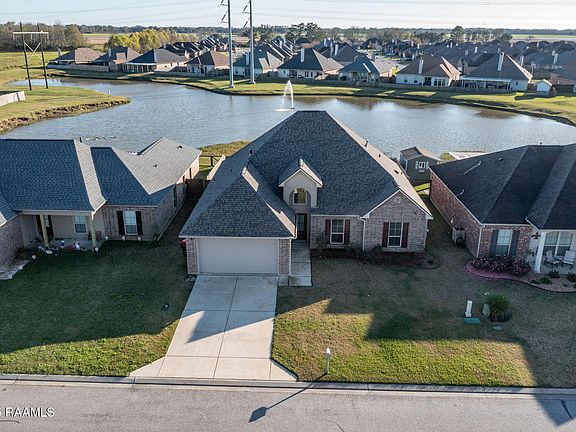 4th image of 208 Golden Lake Dr