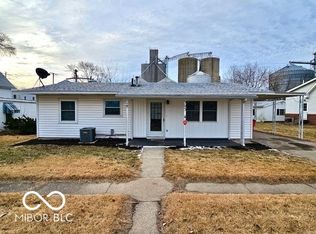 303 W Johnson St, Wolcott, IN