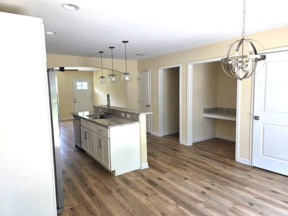 3rd image of 204 Ashlyn Dr