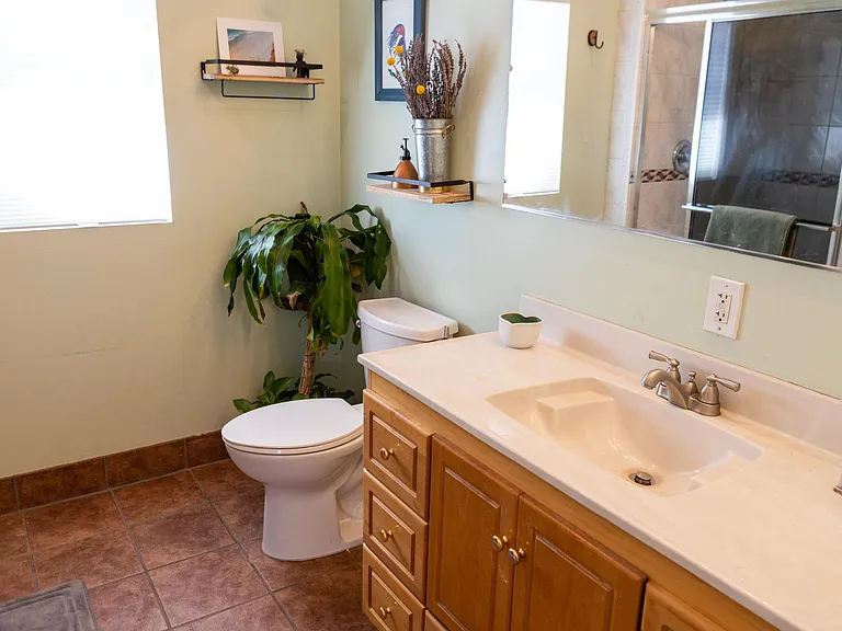 2103 S Clarkson St — Photo 12