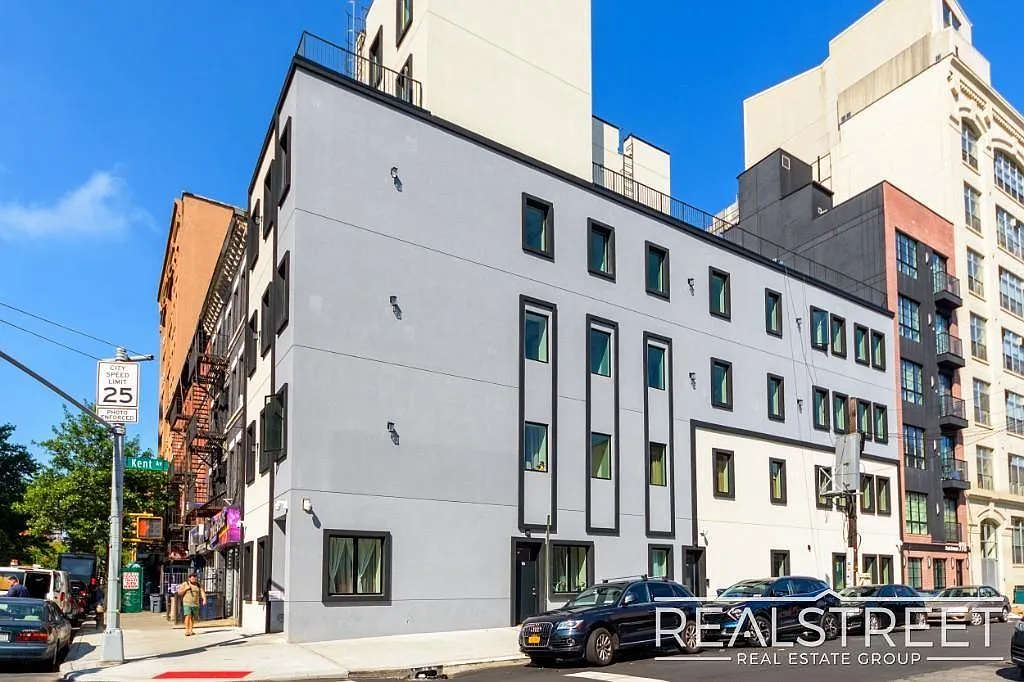 980 Kent Avenue — Photo 4