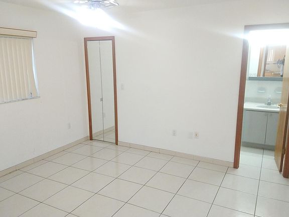 4th image of 319 Northwest Blvd