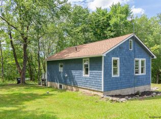 25 Knob Hill Rd, Averill Park, NY 12018