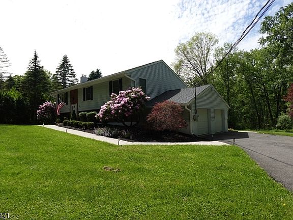 2nd image of 285 Axford Ave