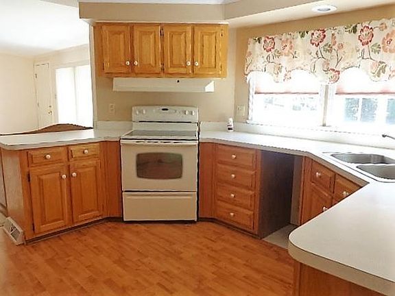 2nd image of 1 Fernwood Cir