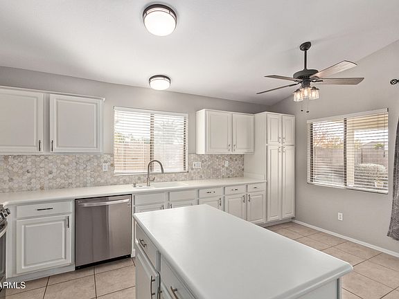 4th image of 30768 N ROYAL OAK Way