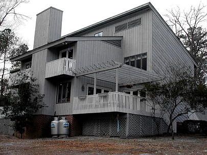 1st image of 702 Lakeshore Dr