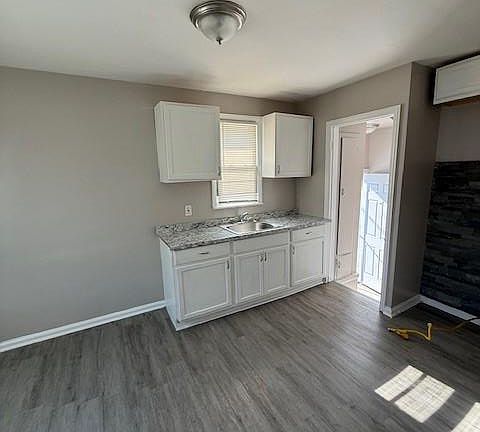 3rd image of 18403 Conley St