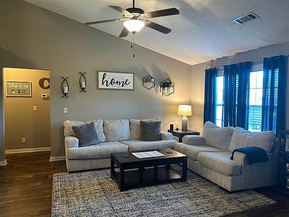 2nd image of 435 Camden Cir