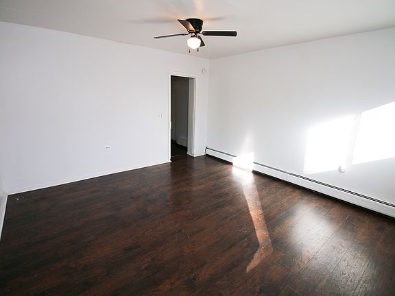 4th image of 1313 N Hickory St