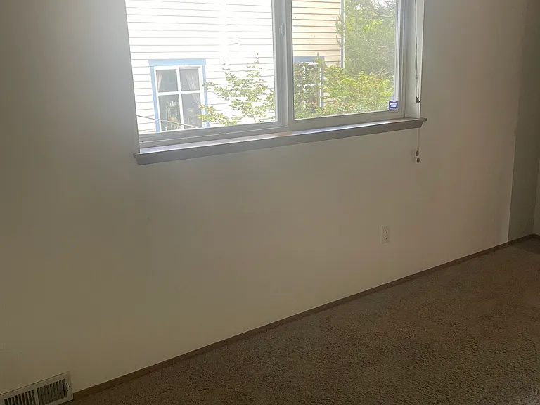 9741 Woodlawn Ave N #C — Photo 13