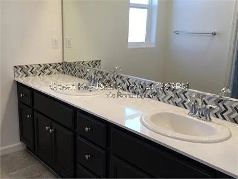 3831 Comstock Pl — Photo 11