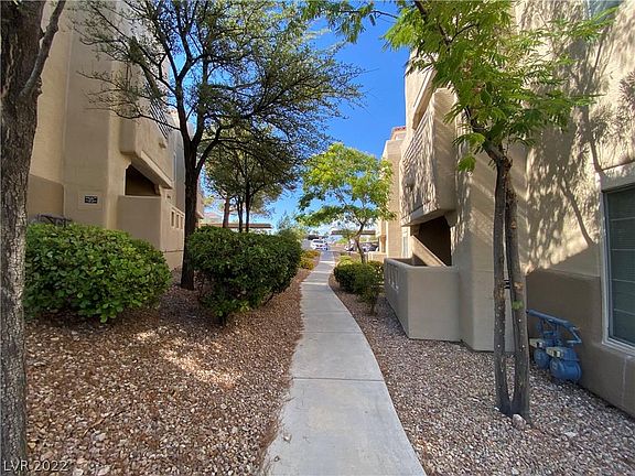 4th image of 1901 Villa Palms Ct Unit 204