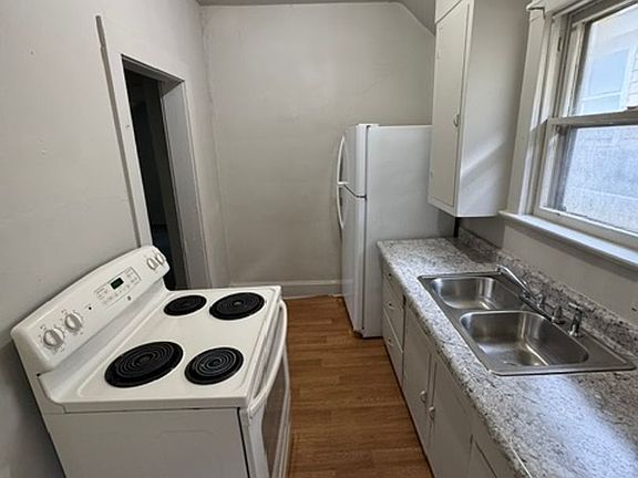 4th image of 308 W Creighton Ave