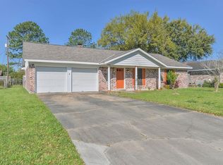 1612 Parkway Dr, Alvin, TX 77511
