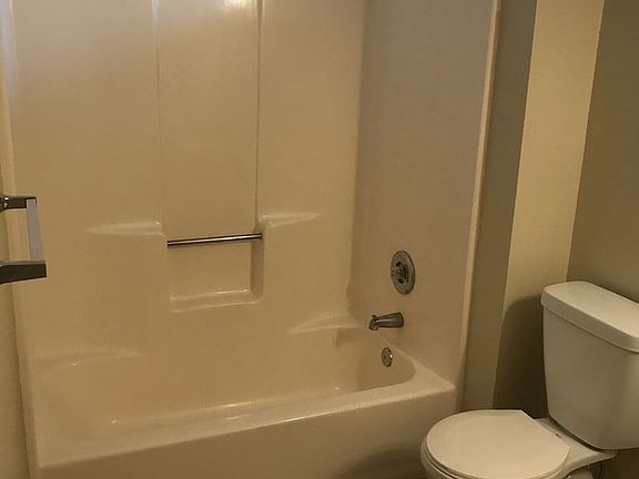 5th image of 425 Anna Cir APT 4