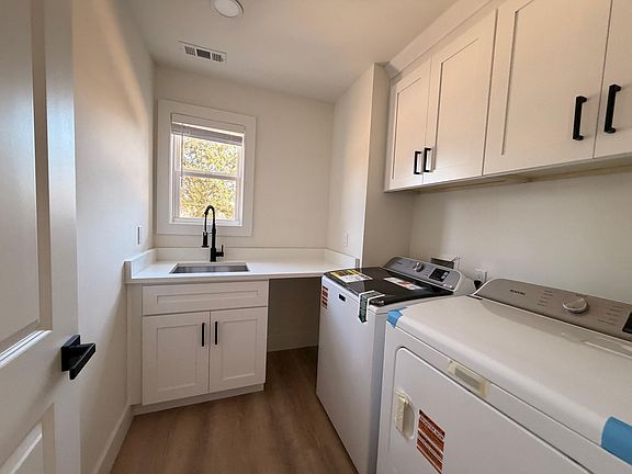 4th image of 1145 Brook Ave