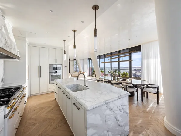 30 Front Street image 15 of 44