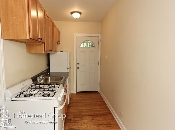 2nd image of 429 1/2 W Belden Ave APT B108
