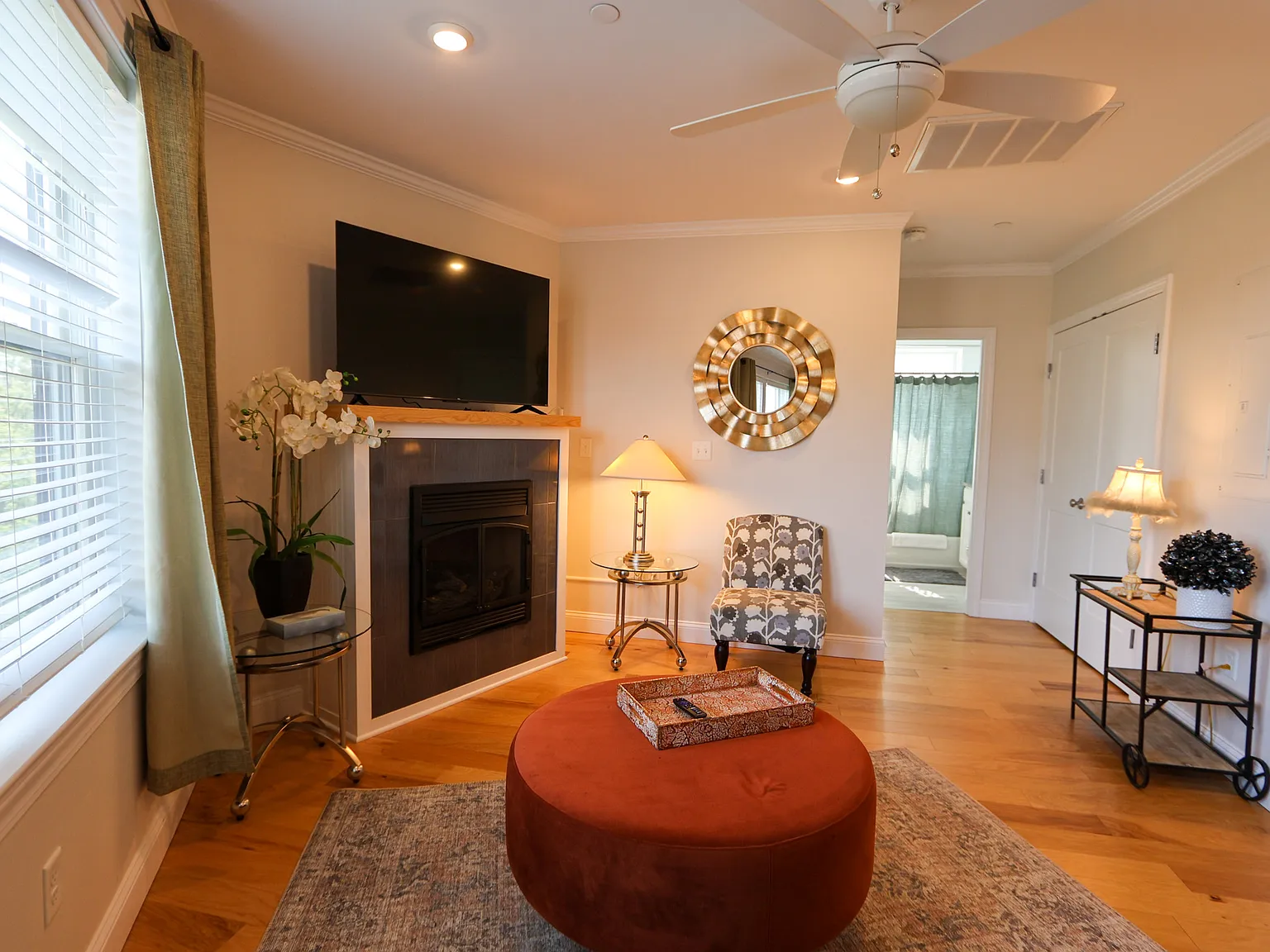 2 bed, 2.0 bath, 1000 sqft, $4,300 — Photo 4