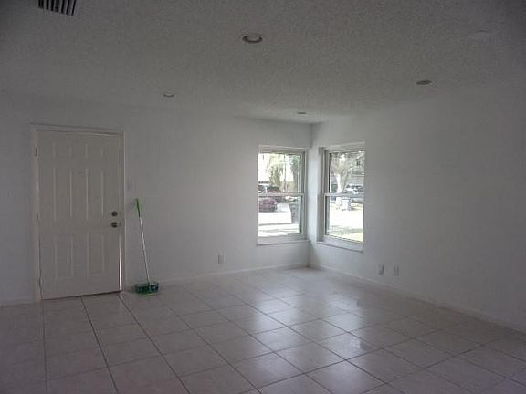 3rd image of 80 W Pheasant Run Boulevard