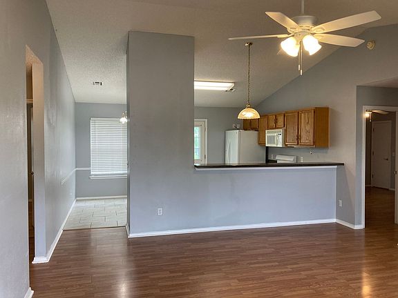 4th image of 1003 W 22nd St